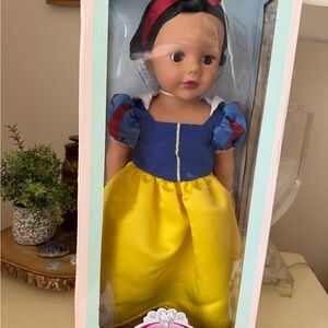 Madame Alexander Snow White Disney princess doll